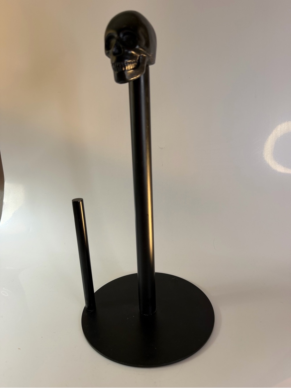 Goth Skull-Top Black Metal Paper Towel Holder - Stylish Kitchen Stand